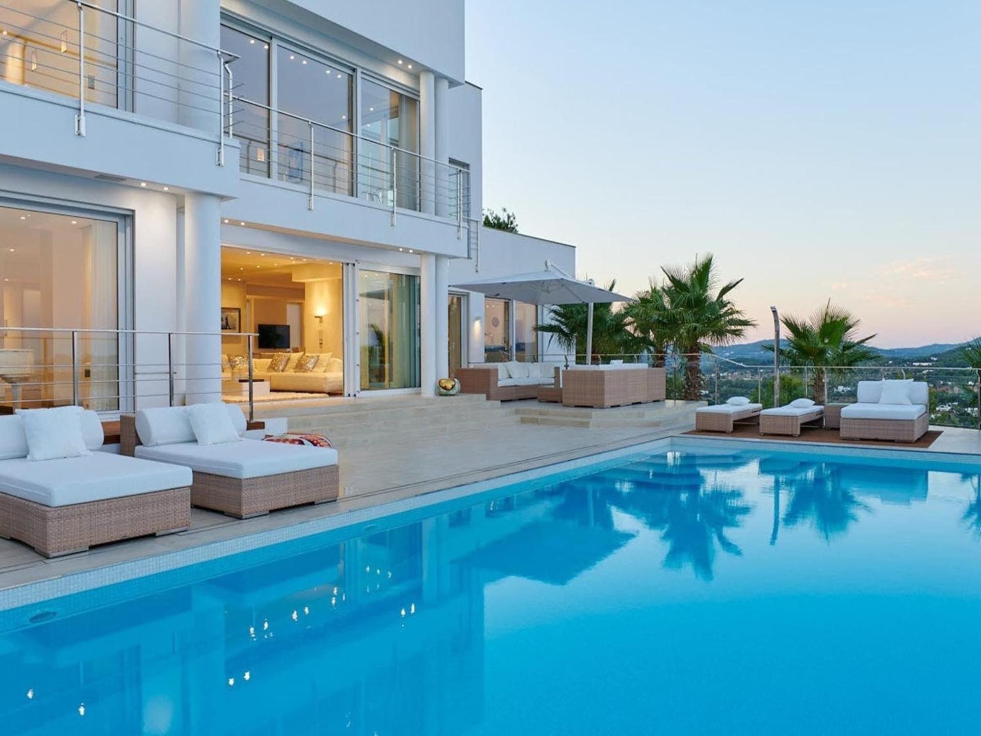 Lavish Villa With Infinity Pool And Views Santa Eulalia del Río Exterior foto